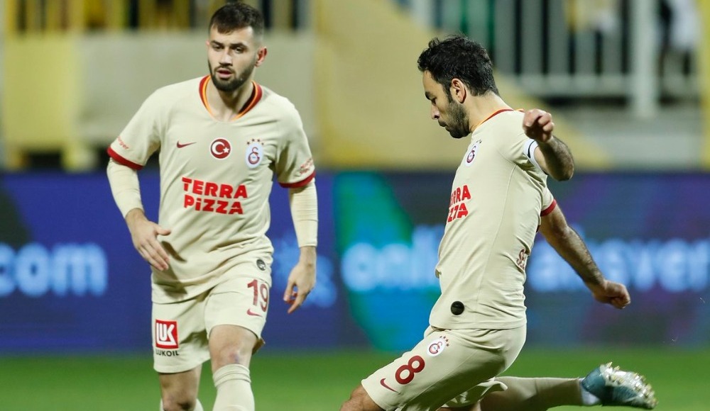 Galatasaray'da gerginlik! Selçuk İnan ve Donk...