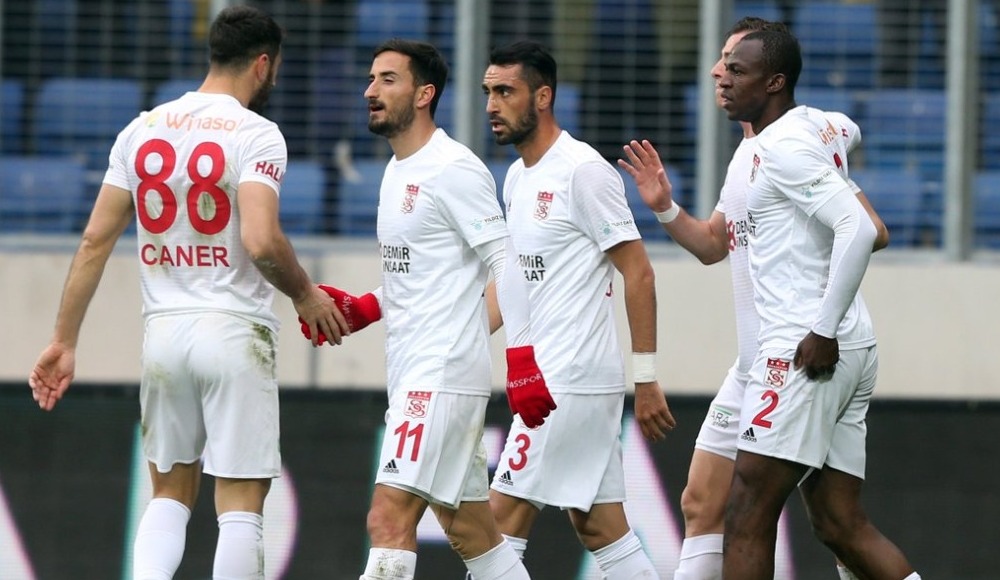 Fuat Çapa: "Sivasspor'un bulunduğu noktanın Türk futboluna çok şey anlatıyor olması gerek"