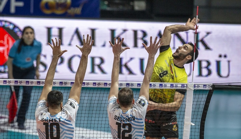 Halkbank, Arhavi Voleybol'u 3-0 yendi