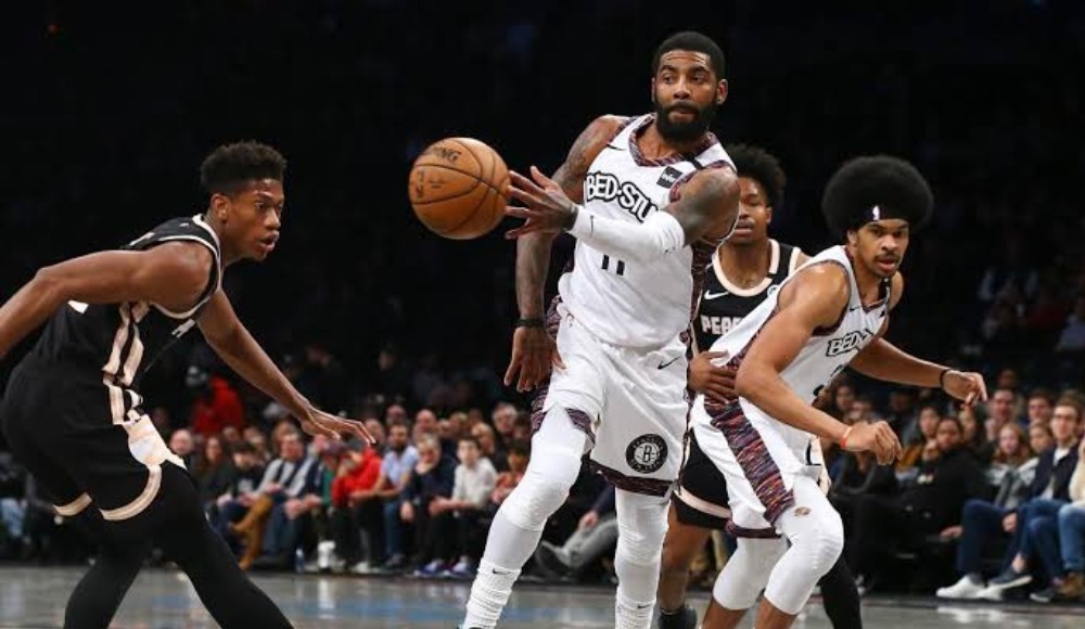 Nets'in all-star oyuncusu Irving 2 ay sonra parkelere döndü