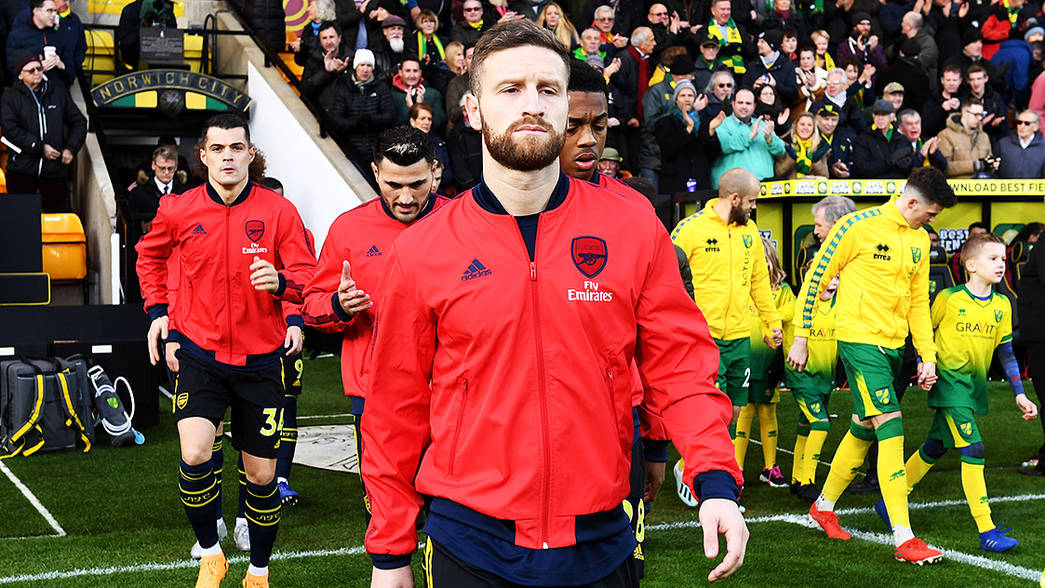 Shkodran Mustafi kimdir?