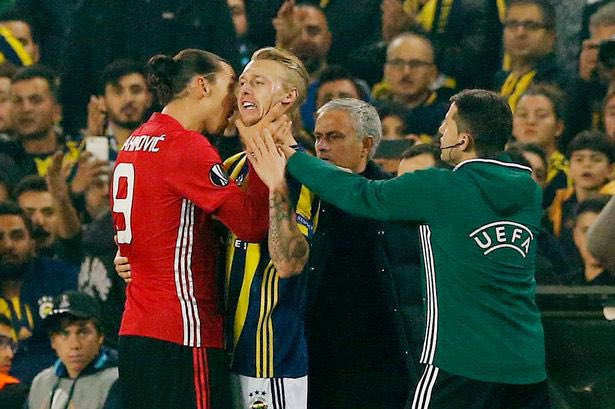 Ibrahimovic Kjaer'in boğazını sıkmıştı