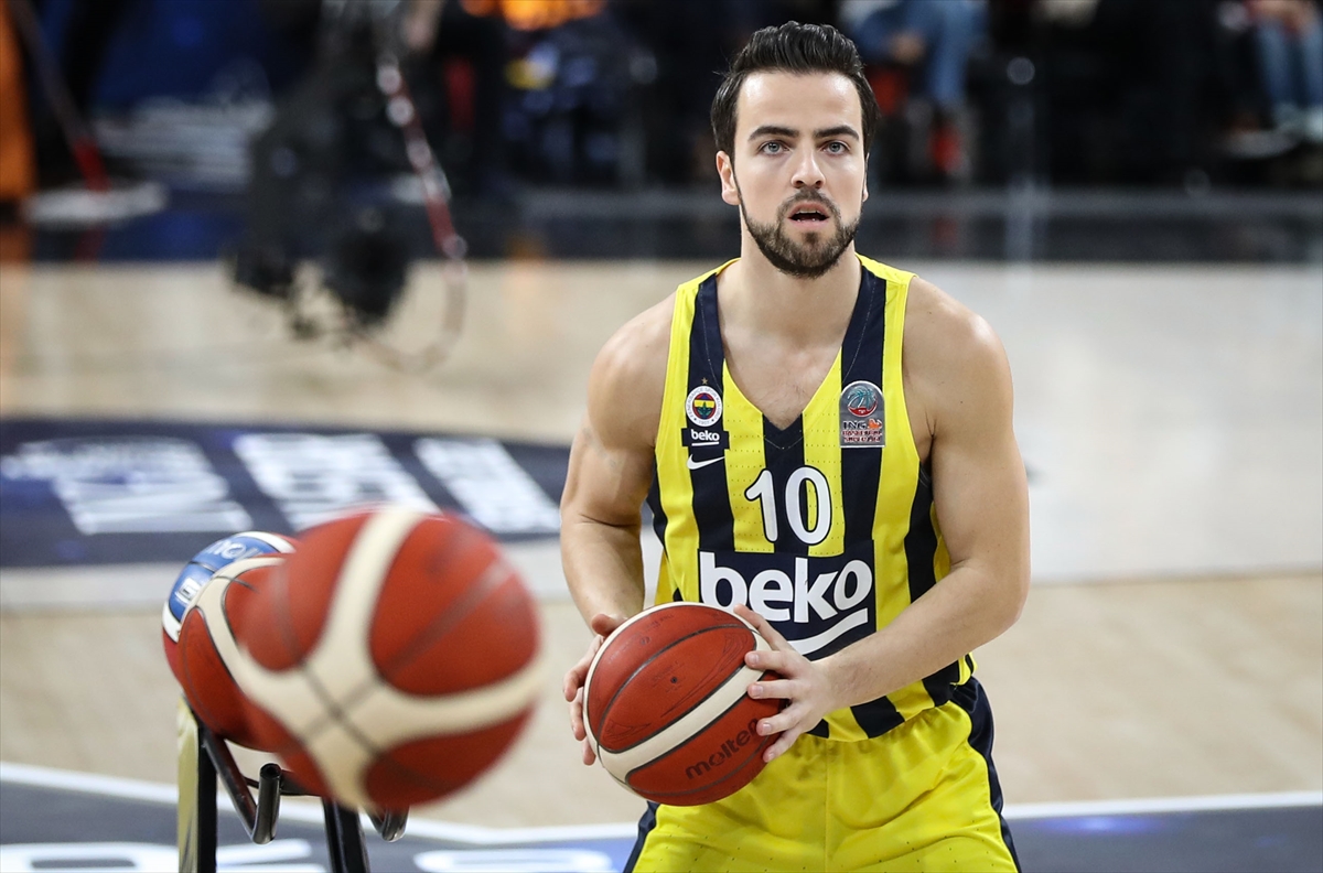 3 Sayı Yarışması'nı Fenerbahçe Beko'dan Melih Mahmutoğlu kazandı