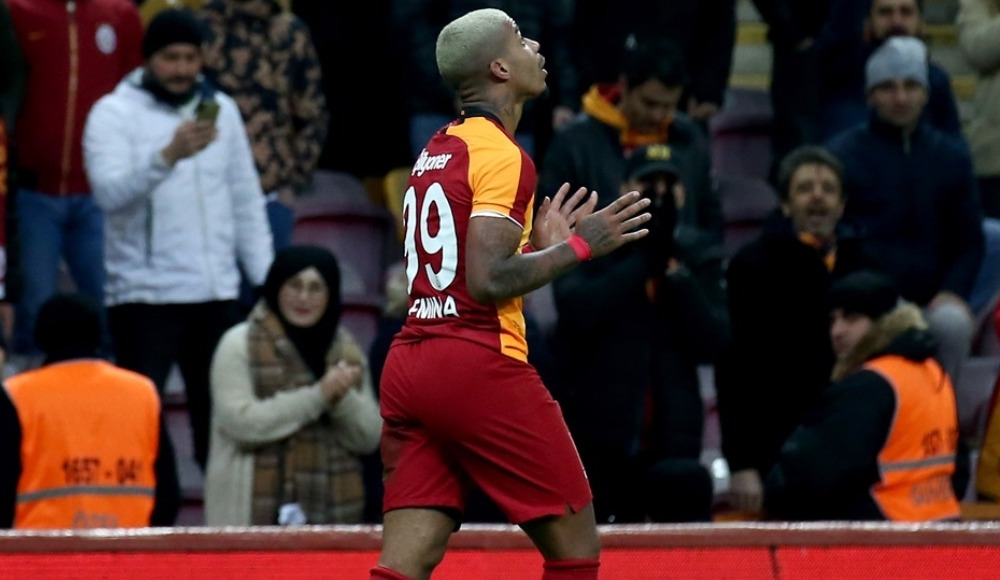 Devleri peşine taktı!