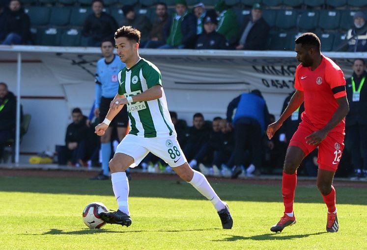 Ümraniyespor farkı 1'e indirdi