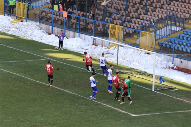 Karabükspor, konuk ettiği Vanspor’a 4-0 mağlup oldu