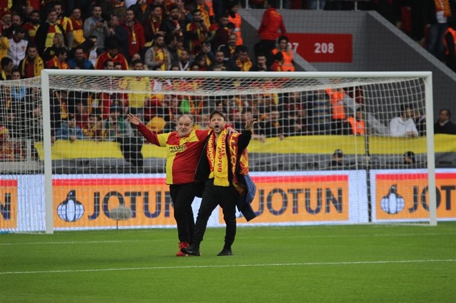 Rıza Kocaoğlu ve babasına şok!