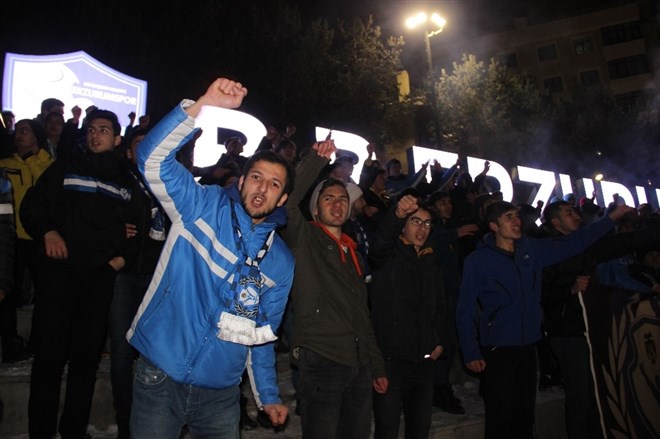 Erzurumspor’un 52. kuruluş yıldönümü meşalelerle kutlandı