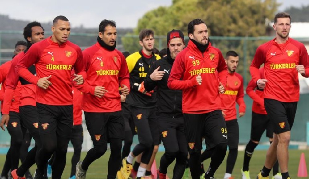 Göztepe'de İlhan Palut, inanç aşılıyor!