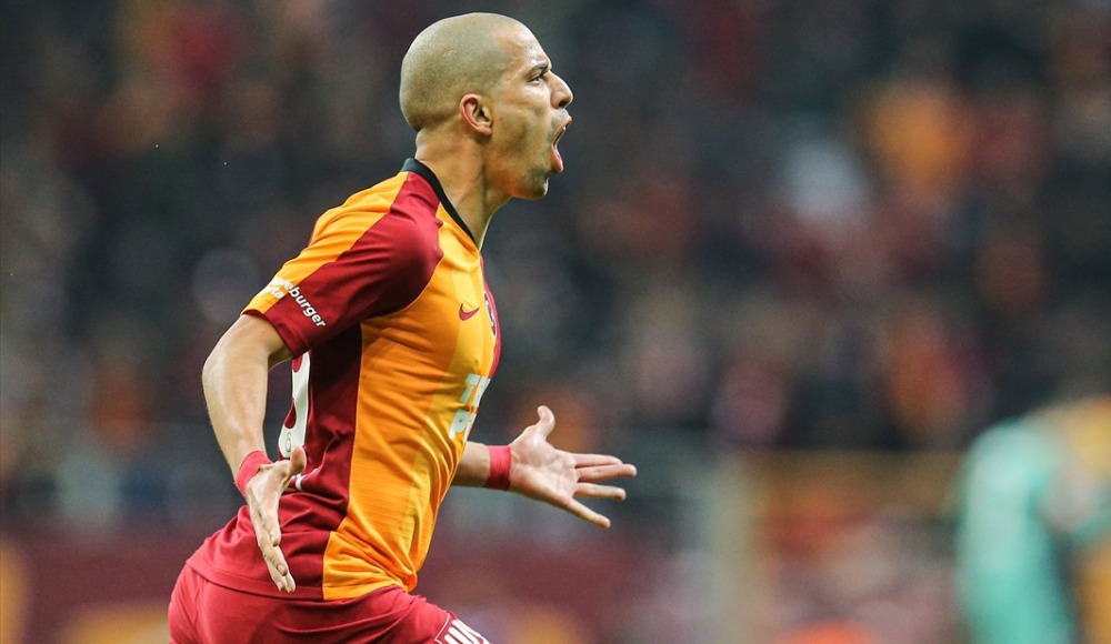 Futbolcu, kenara en yakın olduğu yerden çıkabiliyor