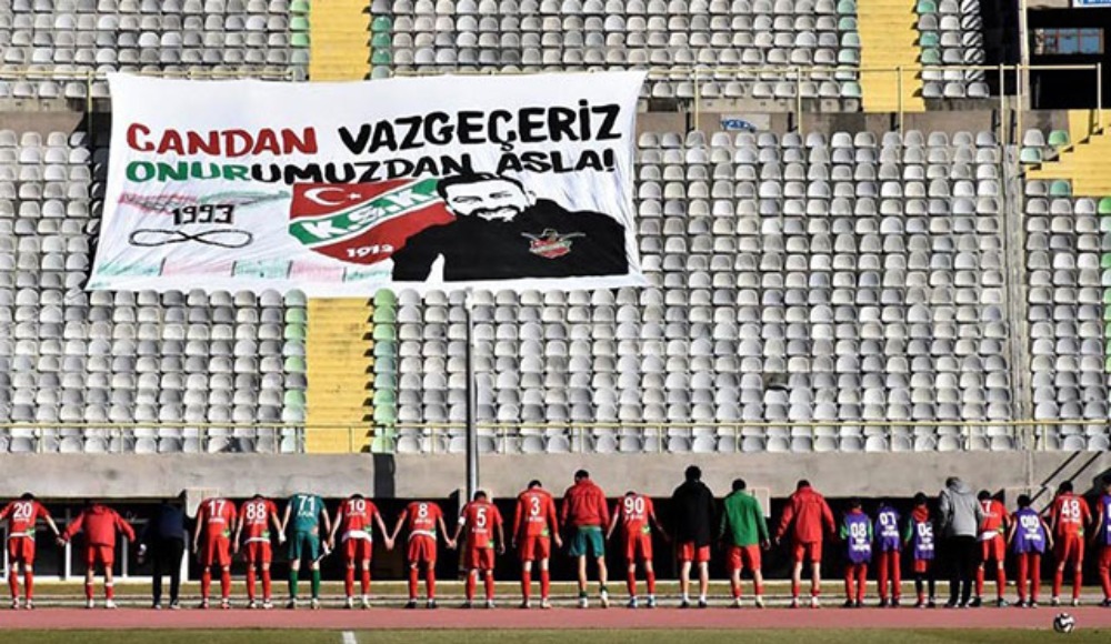 Karşıyakalı futbolculardan alkış alan hareket