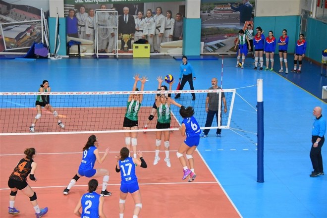 Salihli’nin sultanları Nova Gençlik’i 3-1’le geçti