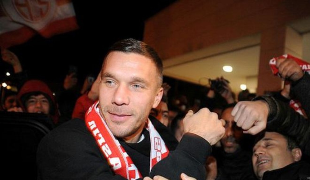 Podolski transferi isim sponsoru getirdi!