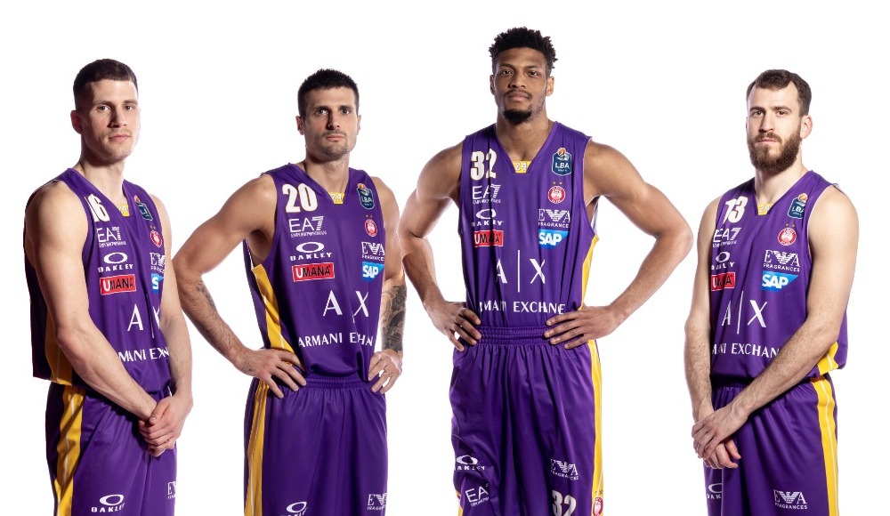 Armani'den Kobe Bryant anısına özel forma