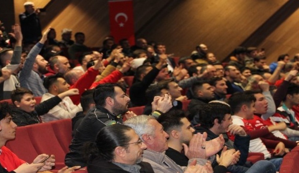 Balıkesirspor'a destek gecesinde duygu dolu anlar