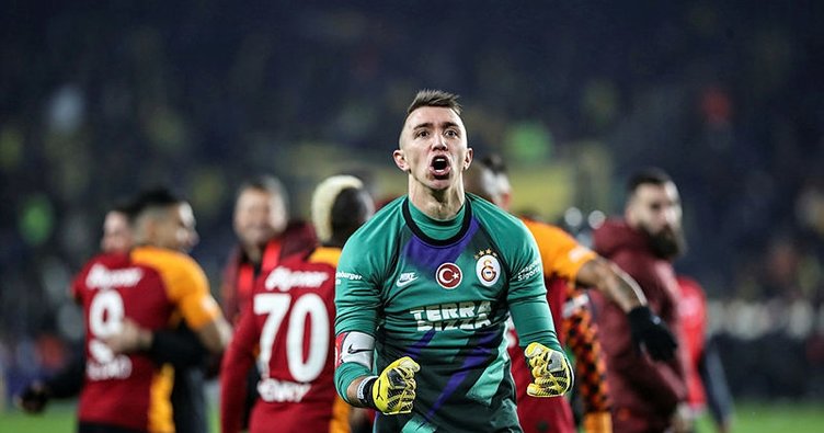 Muslera burada çok seviliyor!