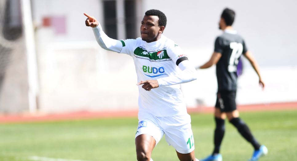 Shehu'dan ilk yarı gol, ikinci yarı kırmızı kart!