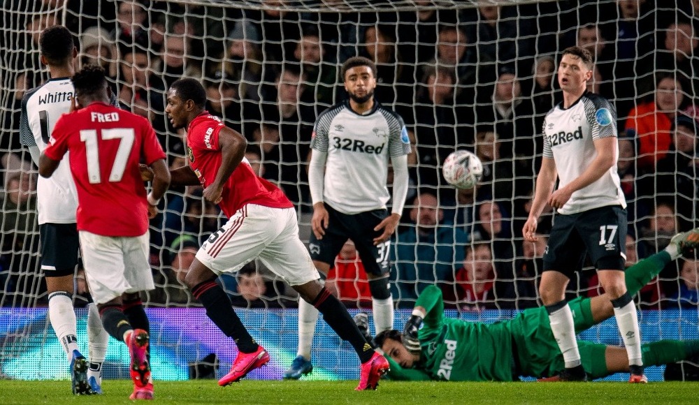 Manchester deplasmanda turladı
