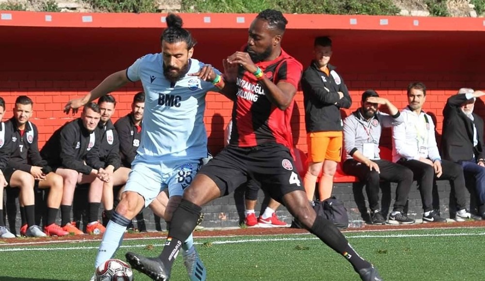Adana Demirspor fırsat tepti