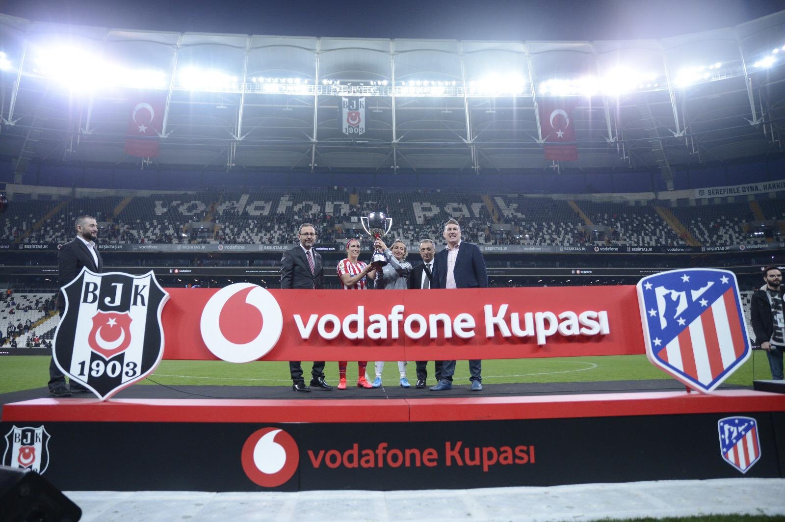 Kupa beraber kaldırıldı
