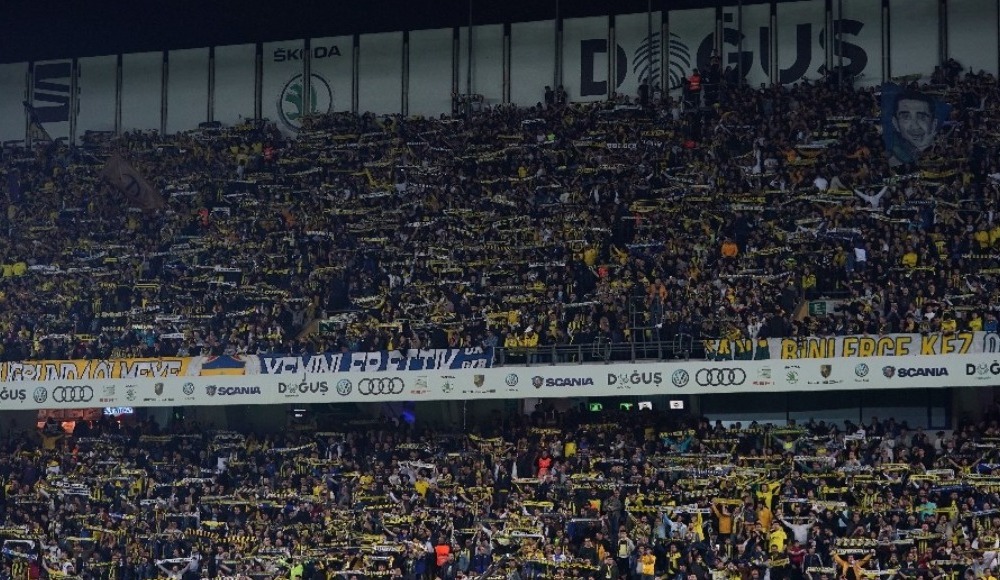 Fenerbahçe taraftarından futbolculara tepki