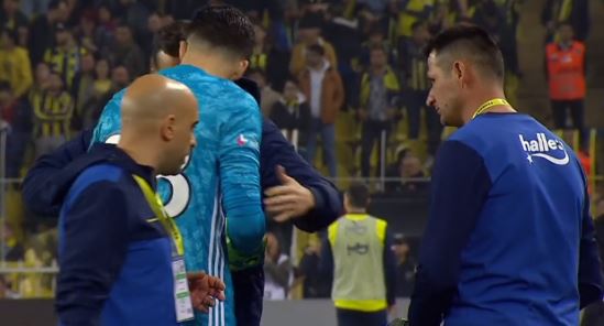 Altay ve Harun'un sarı kart görmesi gerekiyordu