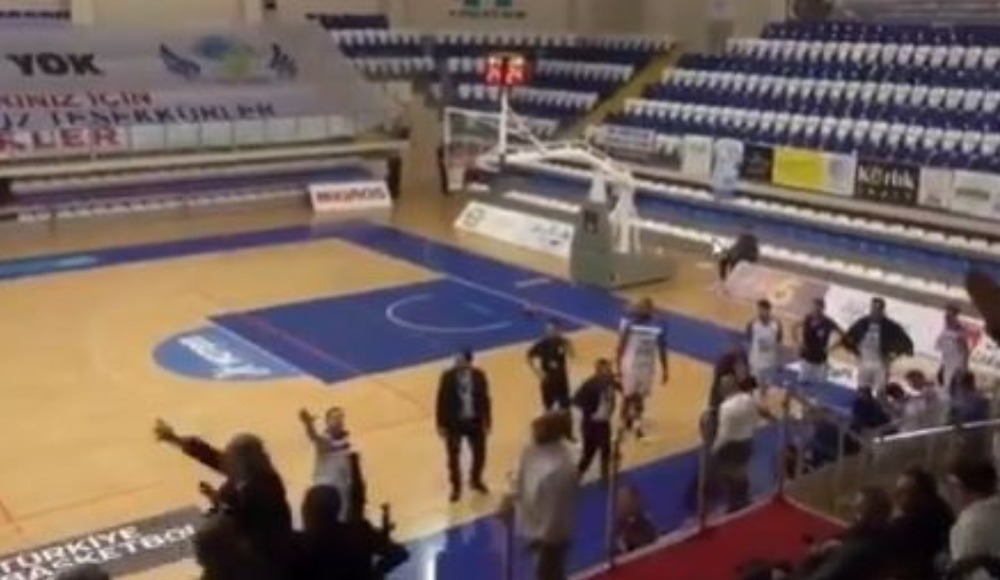 Seyircisiz maçta kavga!