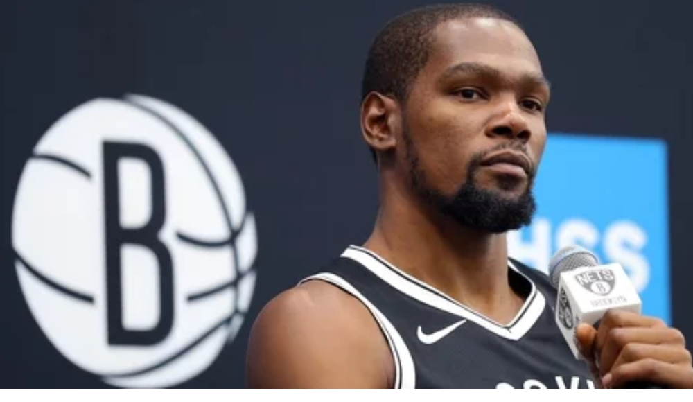 17 Mart | Kevin Durant, koronavirüs testinin pozitif çıktığını açıkladı.