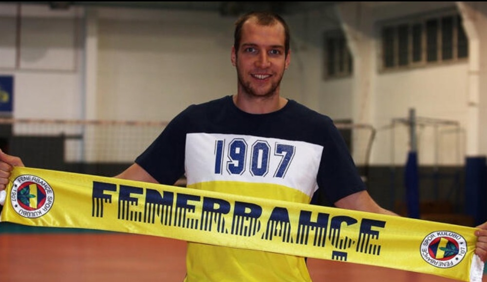 Fenerbahçeli oyuncunun kız arkadaşı karantinada