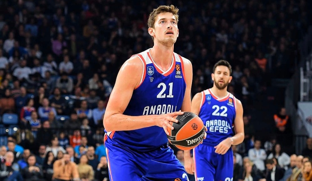 Anadolu Efes, Tibor Pleiss ile sözleşme yeniledi