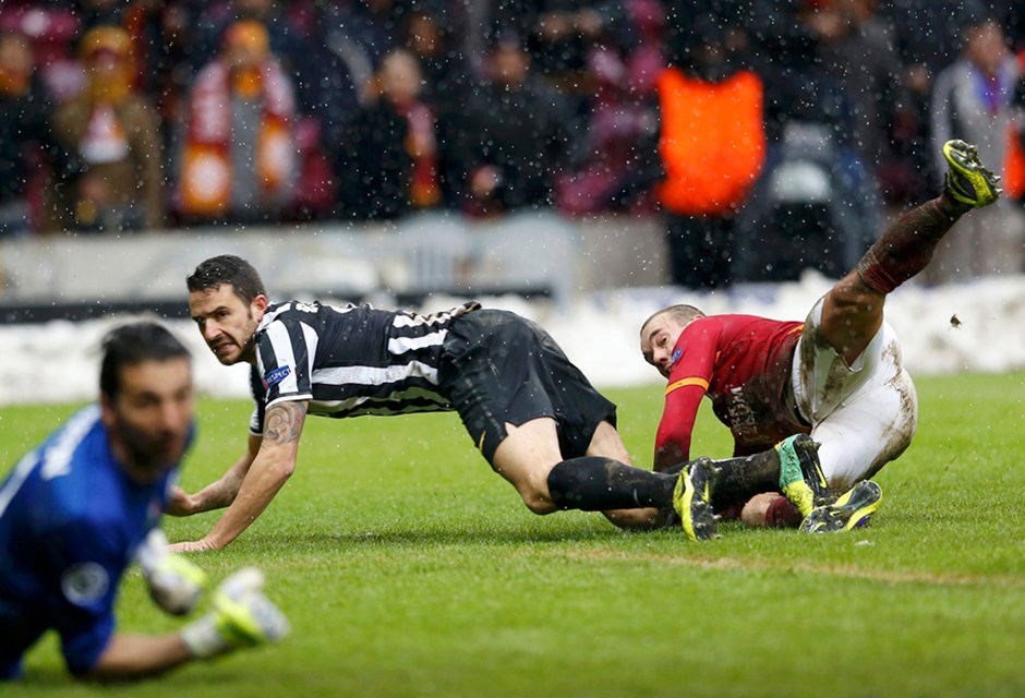 Drogba indirdi, ceza sahası Sneijer! Sneijder gol! Allah'ım gol!