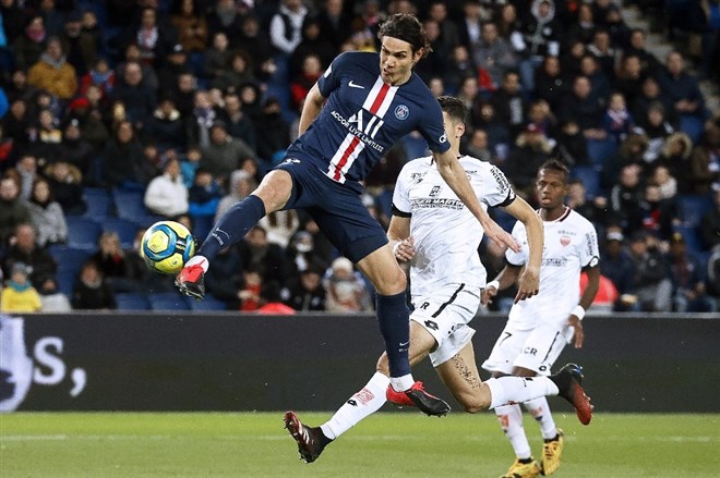 Serie A devi gözünü Cavani'ye dikti