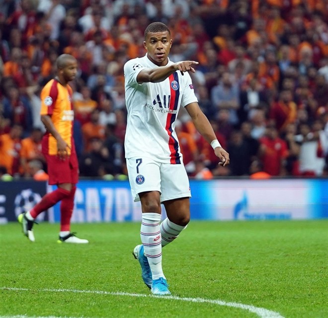PSG’den, Mbappe’ye yeni sözleşme