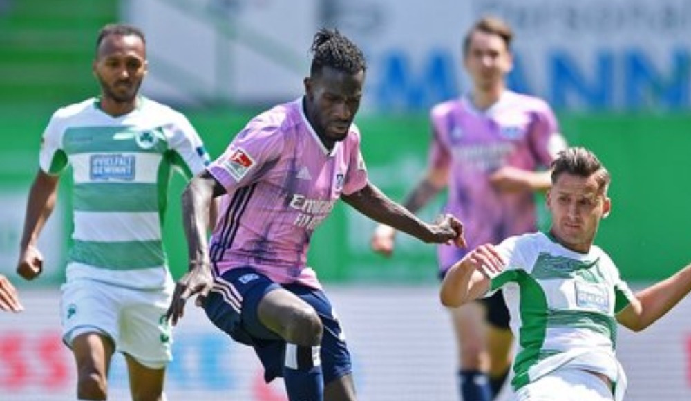 Hamburg son dakika golüyle yıkıldı