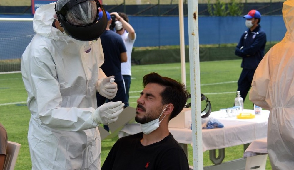Altınordu'da futbolculara ve teknik heyete ikinci kez Kovid-19 testi yapıldı