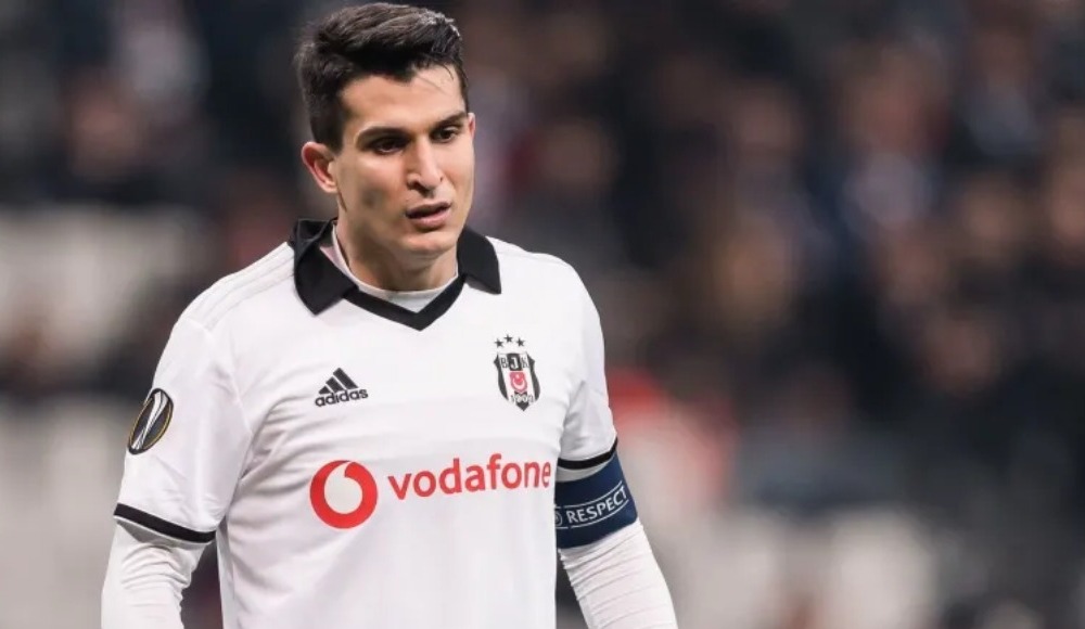 Futbolu Beşiktaş'ta bırakmak istiyor