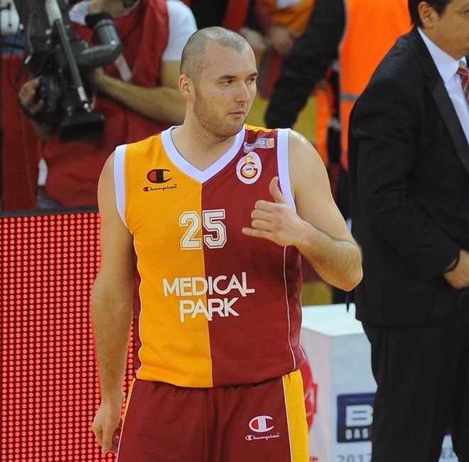 Milan Macvan 30 yaşında basketbolu bıraktı