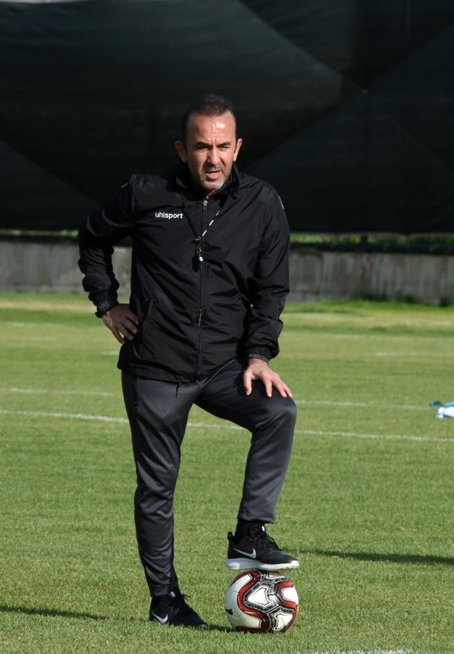 Mehmet Özdilek: "Takımı hazırlamak kolay değil"
