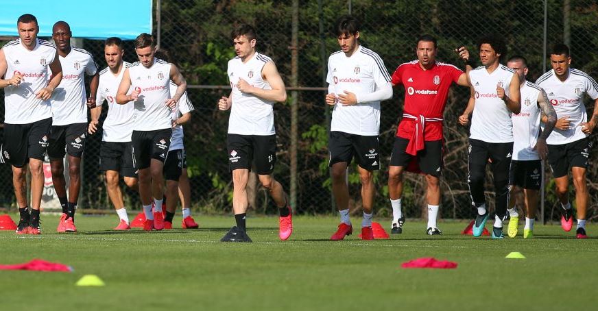 Sergen Yalçın futbolcularıyla toplantı yaptı