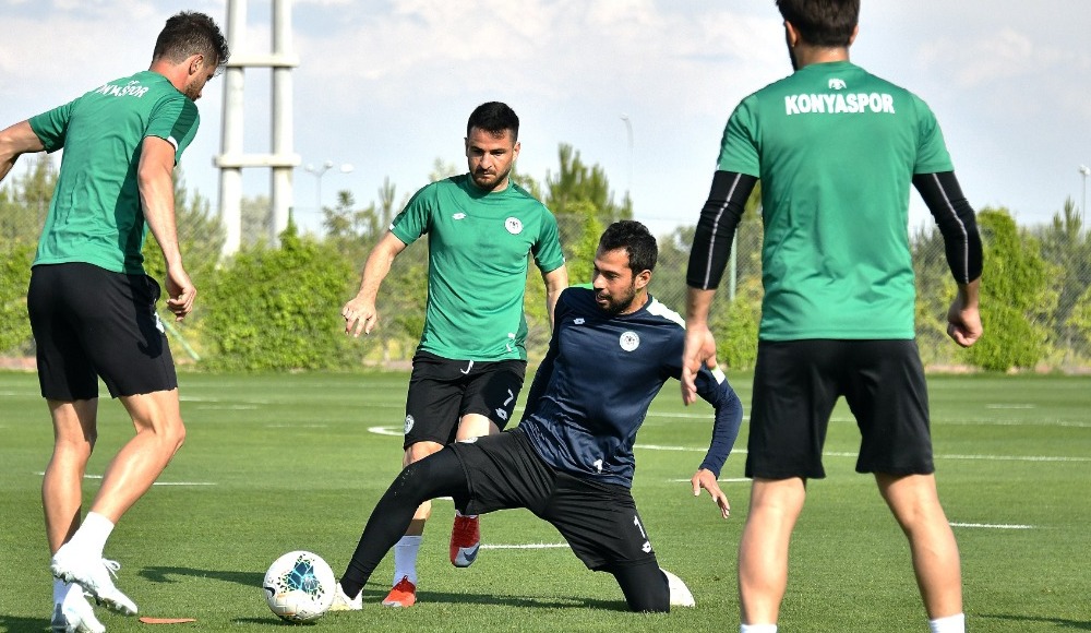 Konyaspor'da Kovid-19 testleri negatif çıktı