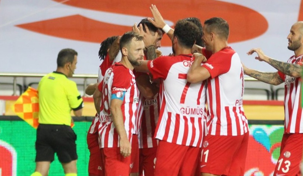 Antalyaspor Avrupa'nın devleriyle yarışıyor
