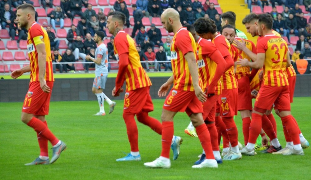 Fenerbahçe iki isim için Kayserispor'un kapısını çaldı!