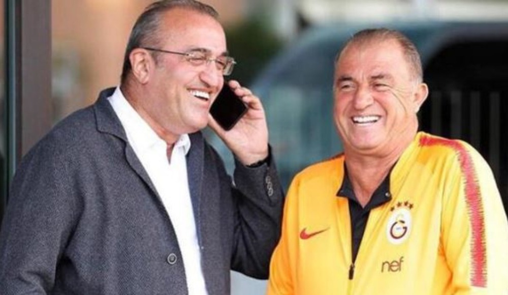 Pankartı gördü, telefona sarıldı! Albayrak...