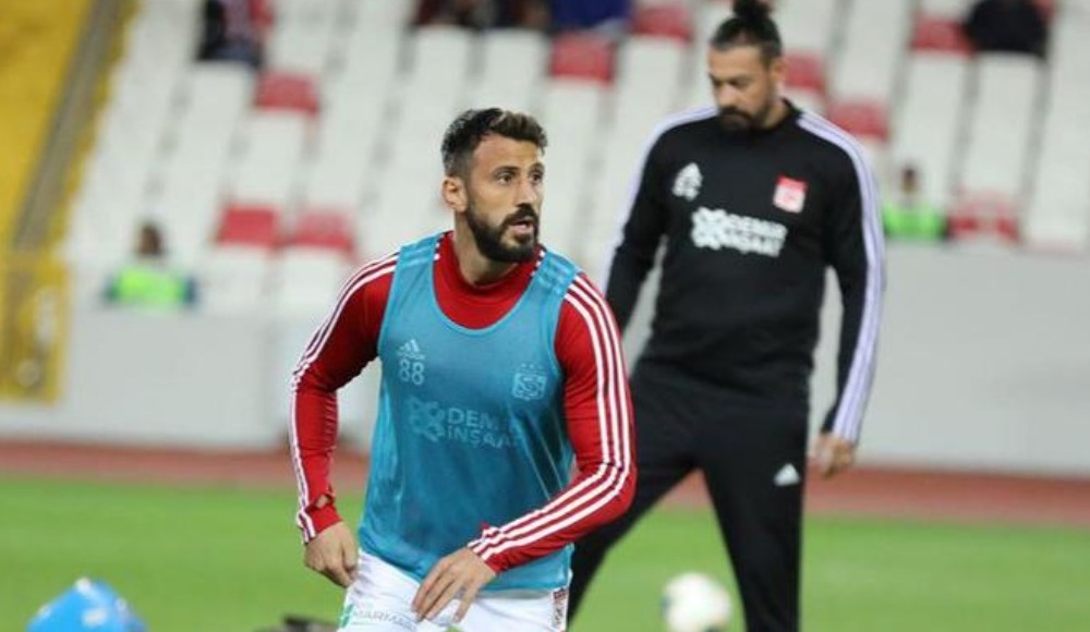 Fenerbahçe gözünü Sivasspor'un deneyimli stoperine dikti