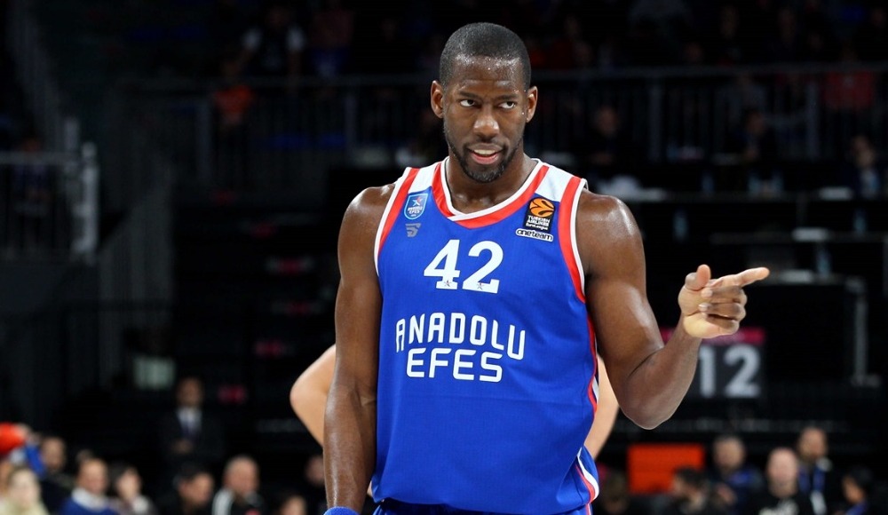 Anadolu Efes'te iki imza