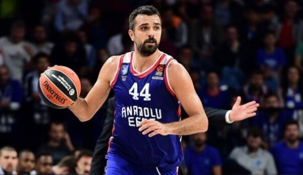 Anadolu Efes, Krunoslav Simon'un sözleşmesini uzattı