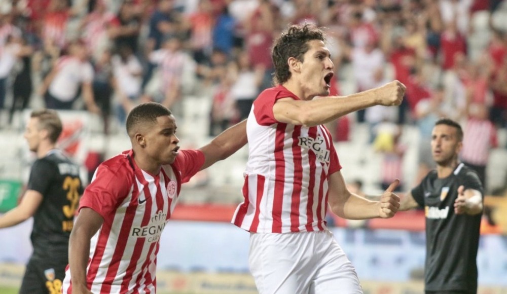 Gustavo Blanco'ya İspanya'dan 3 talip birden!