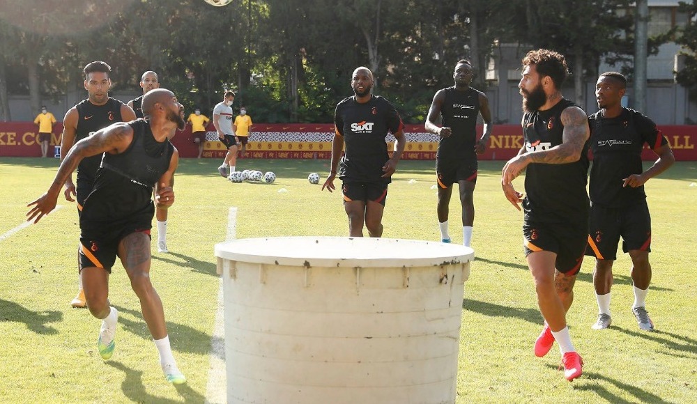 Galatasaray, günü çift antrenmanla tamamladı
