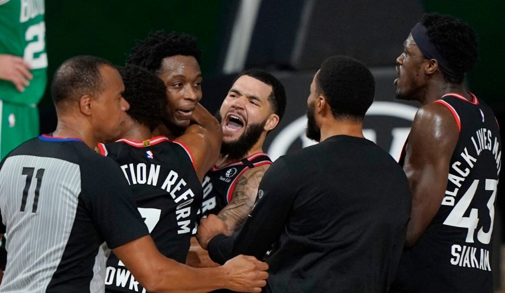 Toronto Raptors, son saniye basketiyle kazandı