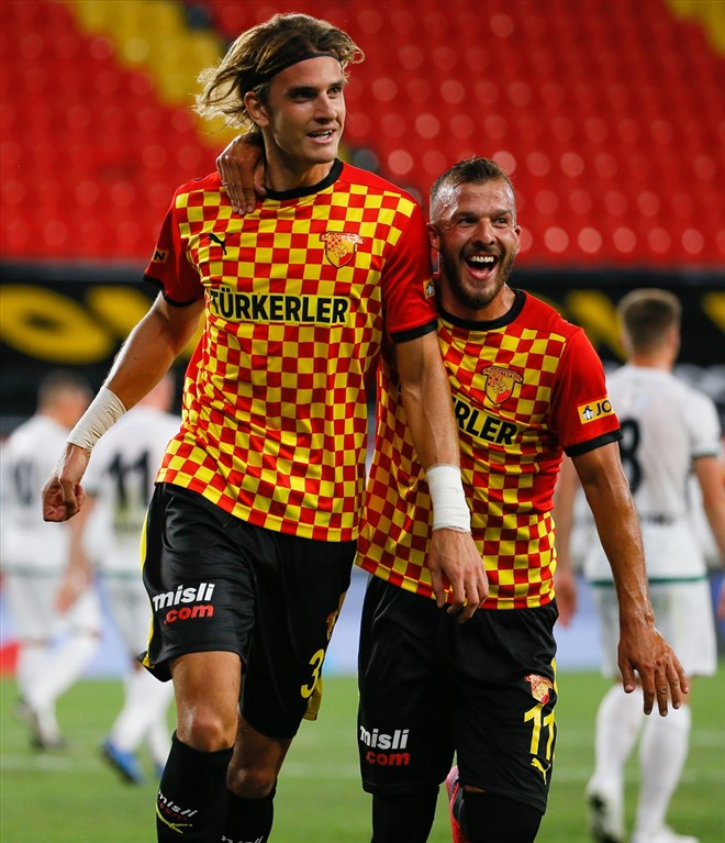 Göztepe 2, Yukatel Denizlispor'da 3 yeni oyuncu sahada